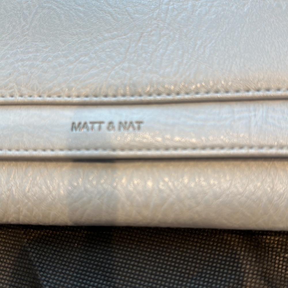 Matt and Nat ilda Wallet,  dusk - Picture 2 of 8